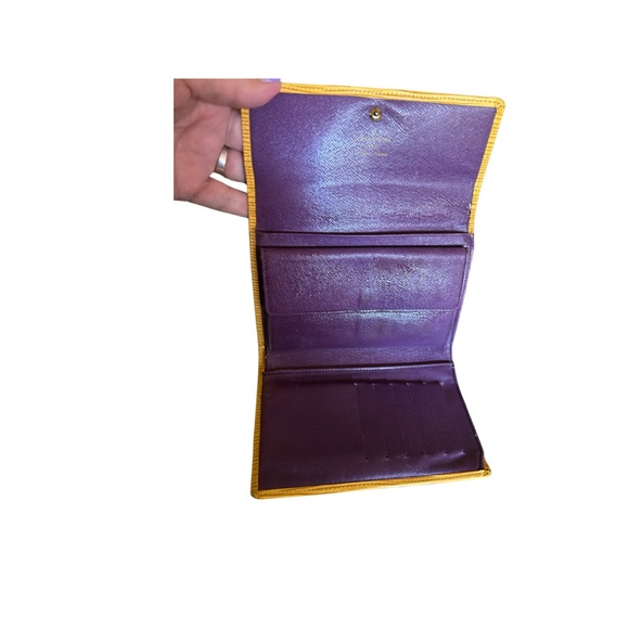 Authentic Louis Vuitton Yellow Epi Leather Alexandra Wallet - Picture 4 of 10